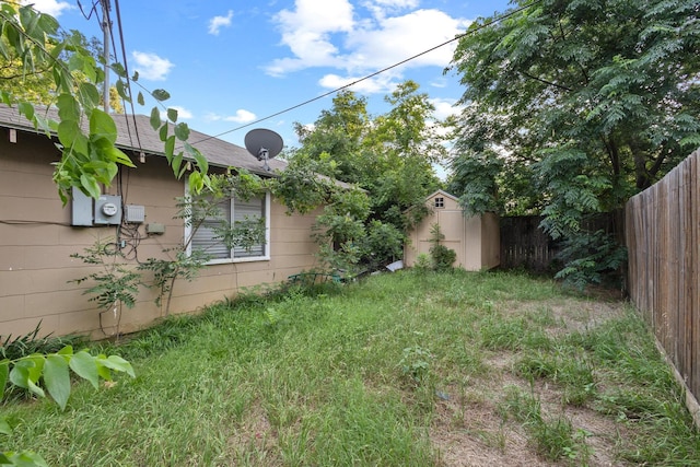 1601 W Bond St, Denison, TX 75020 - view of yard featuring a shed
