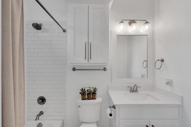 140 Friesian Ln, Waxahachie, TX 75167 - bathroom featuring vanity and shower / bath combo with shower curtain