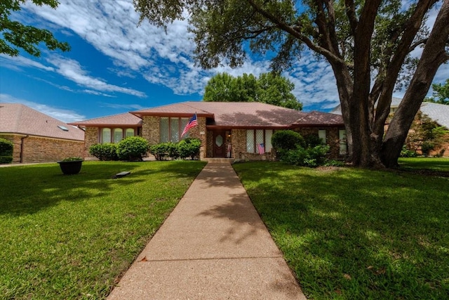 1115 Shady Oak Trl, Mansfield, TX 76063 - view of front of home featuring a front lawn and brick siding