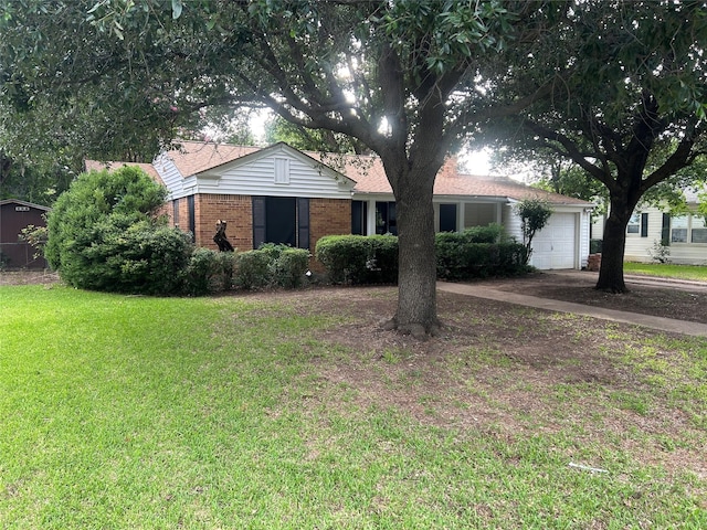 625 N Bailey Ave, Fort Worth, TX 76107 - single story home featuring a garage, concrete driveway, a front yard, and brick siding