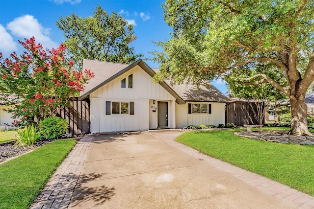 819 Brentwood Ln, Richardson, TX 75080 - view of front of property featuring concrete driveway, a front lawn, board and batten siding, and roof with shingles