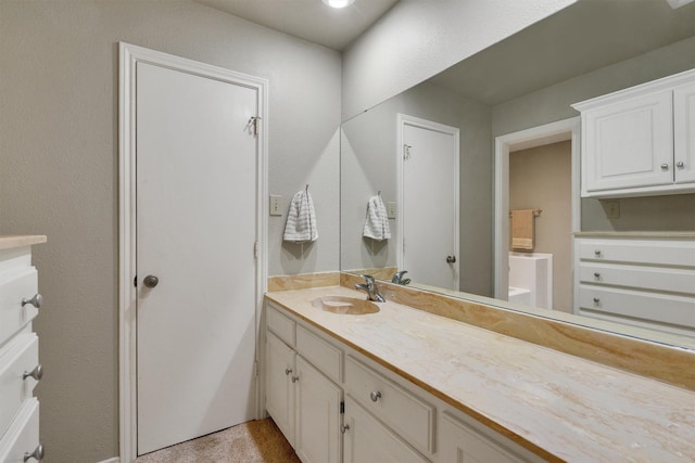 2815 Whisperwood Trl, Dalworthington Gardens, TX 76016 - bathroom featuring vanity