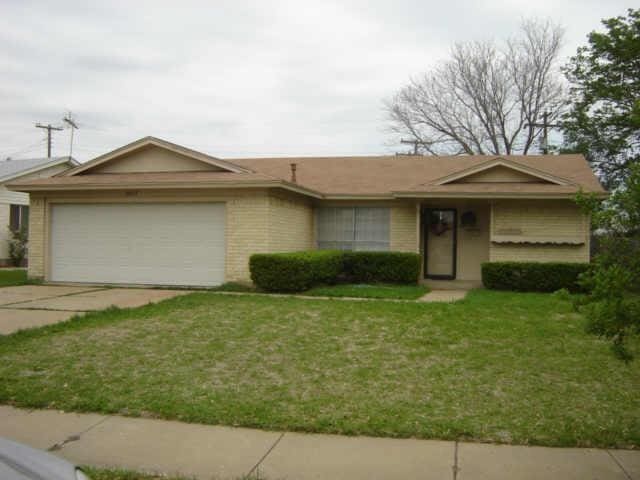 2933 Laramie St, Irving, TX 75062 - ranch-style house with an attached garage, driveway, and a front yard