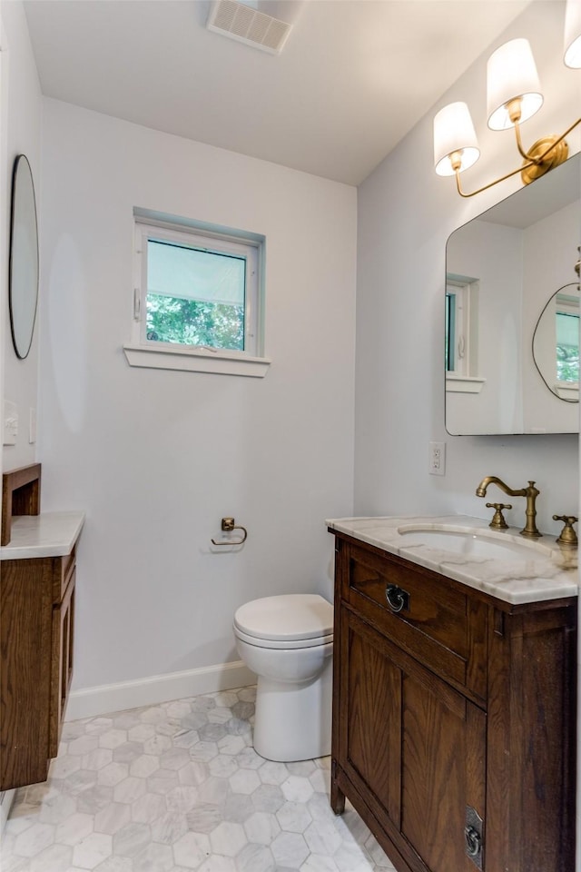 5812 Walla Ave, Fort Worth, TX 76133 - bathroom with vanity and toilet