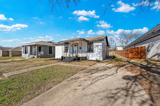 1830 San Antonio St, Grand Prairie, TX 75051 - view of front facade