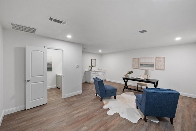 2800 Broadacres Ln, Dalworthington Gardens, TX 76016 - living area featuring wood finished floors and recessed lighting