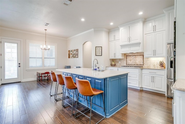 306 Creekview Ter, Aledo, TX 76008 - kitchen with a chandelier, white cabinetry, dark wood-type flooring, backsplash, and crown molding