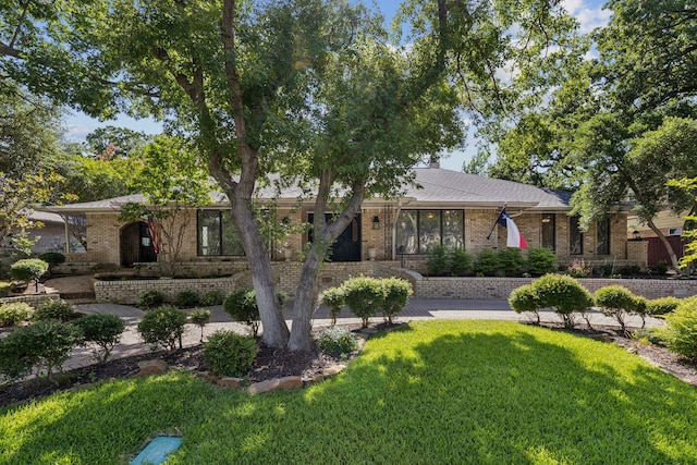 1605 Canyon Oaks Dr, Irving, TX 75061 - single story home with a front lawn and brick siding