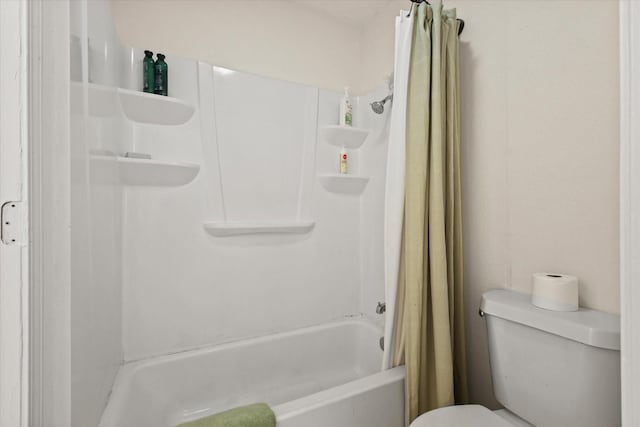 2210 Nantucket Village Cir, Dallas, TX 75227 - full bath featuring shower / bath combo with shower curtain and toilet
