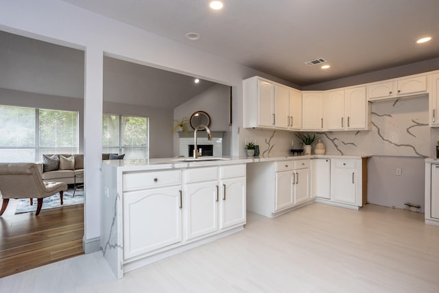 947 Aspen Dr, Desoto, TX 75115 - kitchen with backsplash, white cabinetry, recessed lighting, and a peninsula