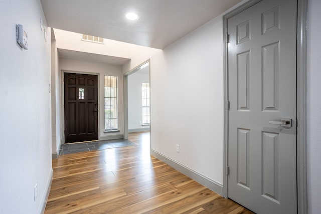 947 Aspen Dr, Desoto, TX 75115 - entrance foyer featuring light wood-type flooring and recessed lighting