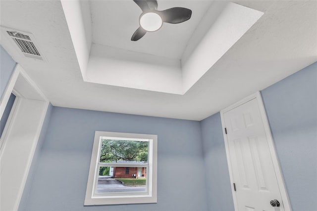 301 E Craven Ave, Lacy Lakeview, TX 76705 - detailed view of a ceiling fan