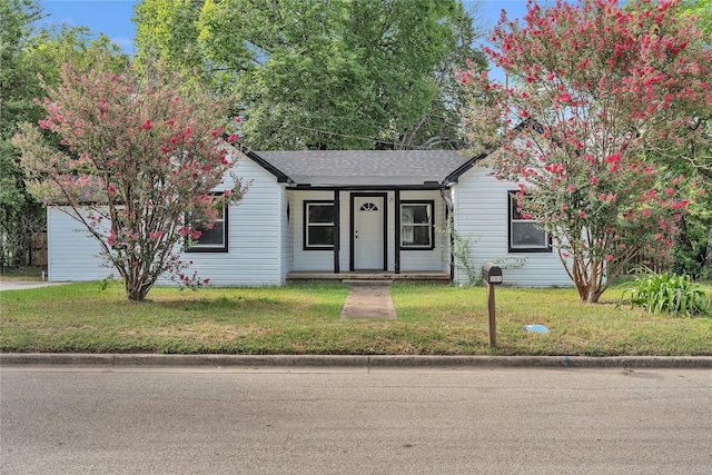 301 E Craven Ave, Lacy Lakeview, TX 76705 - view of front of property with roof with shingles and a front yard
