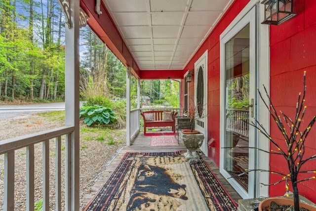 balcony featuring covered porch