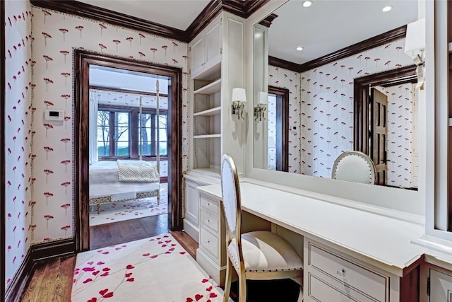 bathroom featuring recessed lighting, baseboards, wallpapered walls, wood finished floors, and ornamental molding