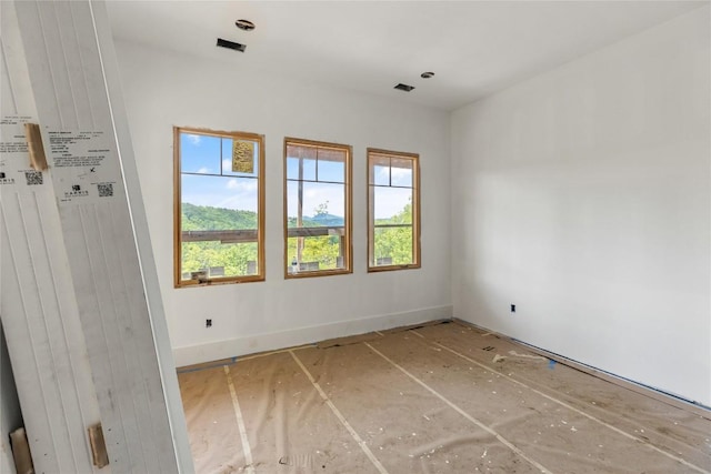 148 E Ridge Rd, Cashiers, NC 28717 - empty room with plenty of natural light