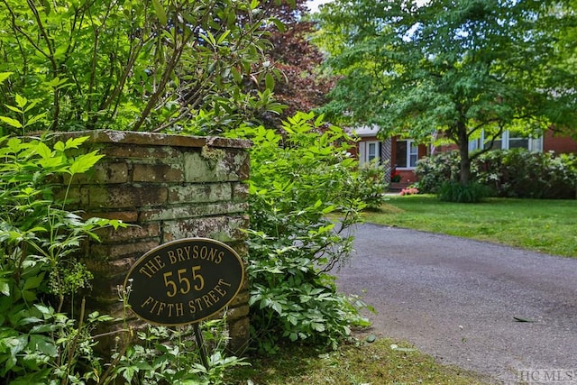 exterior space featuring a yard