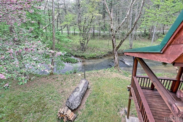 view of yard featuring a water view