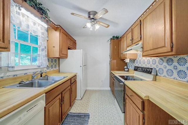 kitchen with sink, white appliances, tasteful backsplash, and ceiling fan