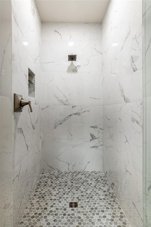 343 Ledgeview Rd, Cashiers, NC 28717 - bathroom featuring a tile shower