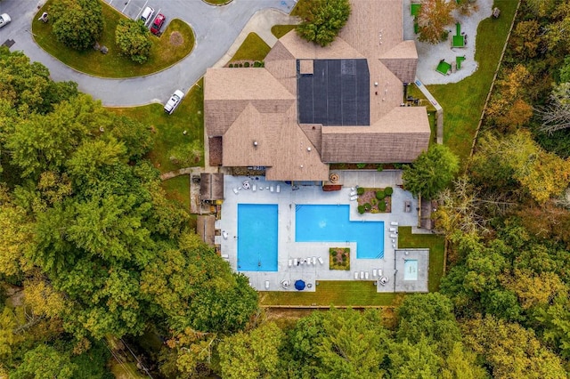 bird's eye view of a pool area