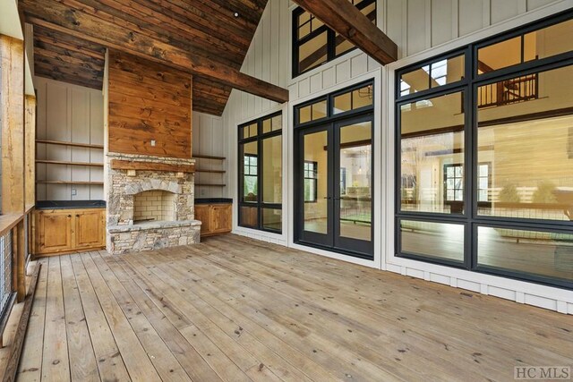 view of front facade with covered porch