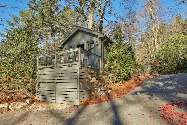 view of outbuilding