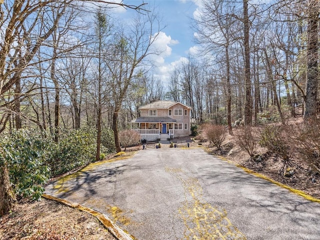 view of front of property featuring covered porch and driveway