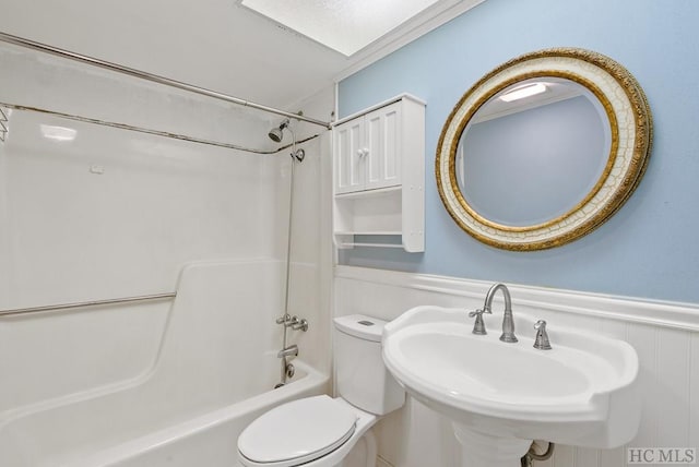 full bathroom featuring toilet, sink, and shower / bathtub combination