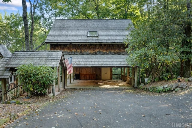 view of front of property featuring a carport