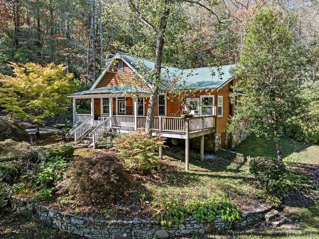 view of front of property featuring a porch