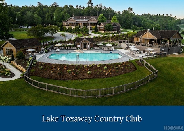 view of swimming pool with a lawn