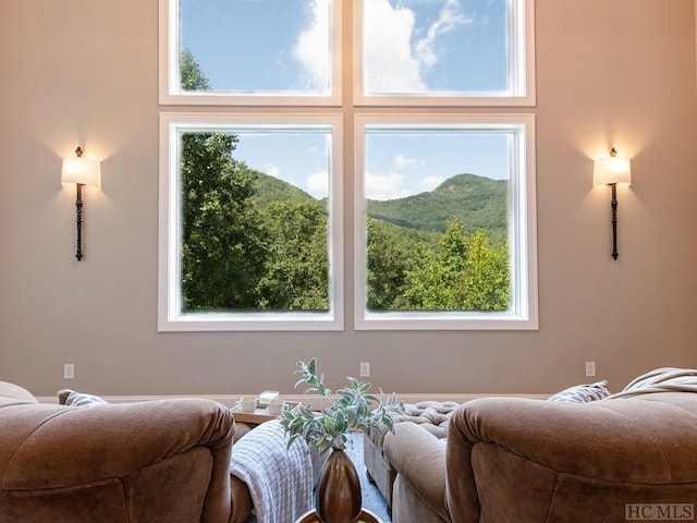 living room featuring a mountain view