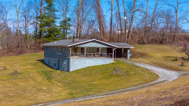 view of front of property featuring a front lawn and a porch