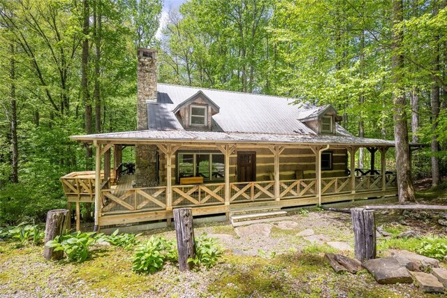 view of outdoor structure featuring covered porch