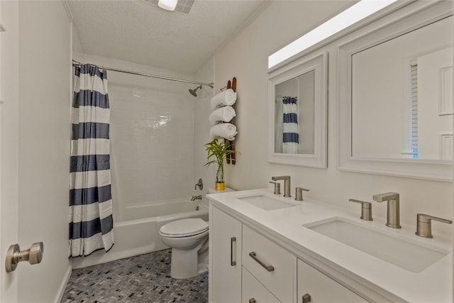 bathroom with shower / bath combo with shower curtain, a sink, a textured ceiling, and toilet
