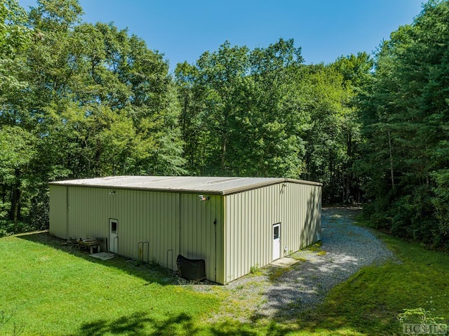 view of outdoor structure featuring driveway