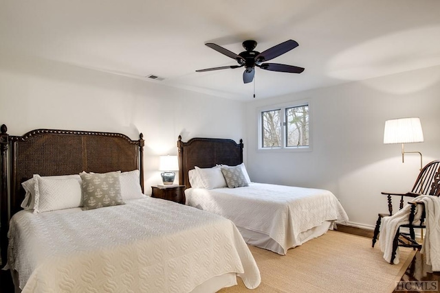 bedroom with ceiling fan