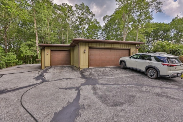 314 Beckonridge Trl, Sapphire, NC 28774 - garage with view of wooded area