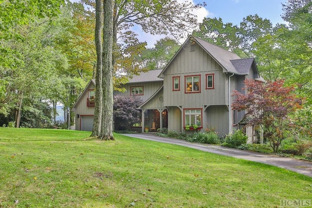 view of front of home with a front lawn