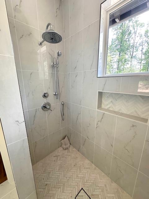 298 Pine Forest Rd, Sapphire, NC 28774 - full bath featuring a tile shower
