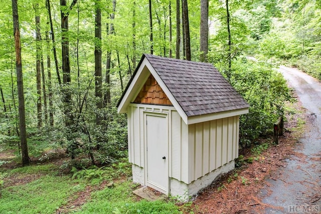 view of outbuilding