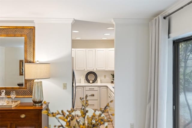 room details with crown molding and tasteful backsplash