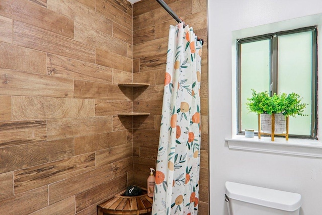 98 Dogwood Knob Ln Unit 3A, Sapphire, NC 28774 - bathroom with tiled shower and toilet