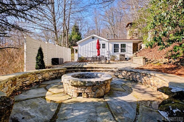 view of patio with an outdoor fire pit