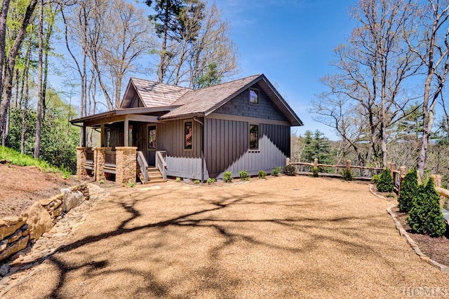 view of front of property with covered porch