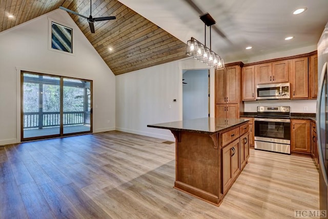 kitchen with appliances with stainless steel finishes, hanging light fixtures, a center island, ceiling fan, and light hardwood / wood-style floors