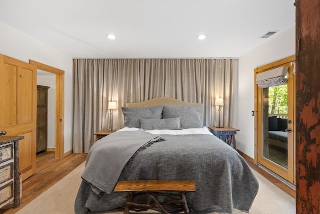 bedroom featuring light wood-style floors, access to exterior, recessed lighting, and baseboards