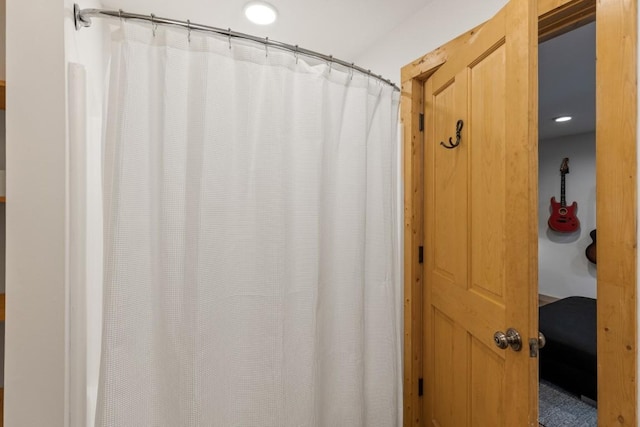full bathroom featuring recessed lighting