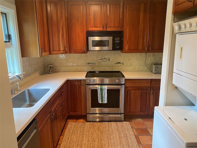 711 Horse Cove Rd Unit C-4, Highlands, NC 28741 - kitchen with stainless steel appliances, backsplash, and light countertops